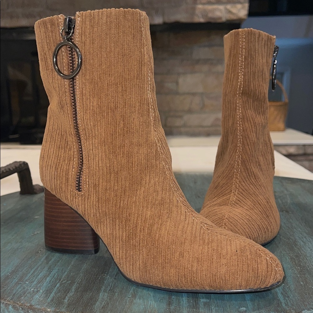 Sbicca Caramel Brown Corduroy Color Size 7 Ankle Boots with Zipper Detail